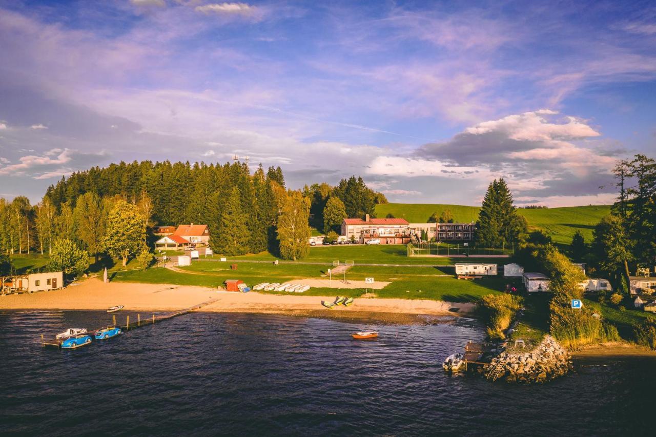 Hotel Racek Černá v Pošumaví Екстериор снимка