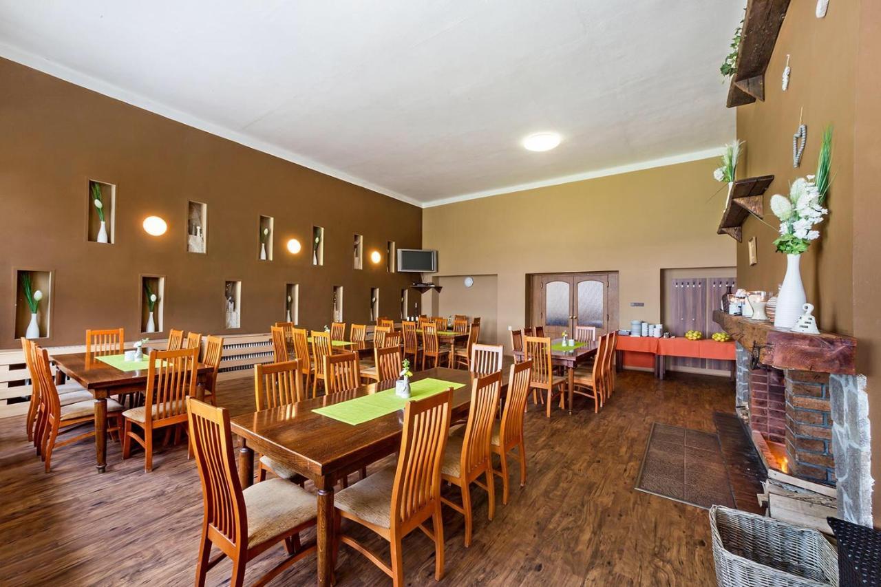 Hotel Racek Černá v Pošumaví Екстериор снимка