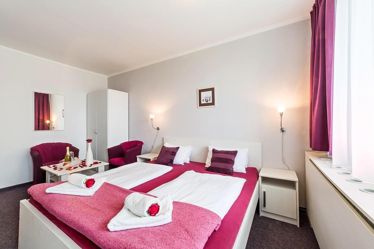 Hotel Racek Černá v Pošumaví Екстериор снимка