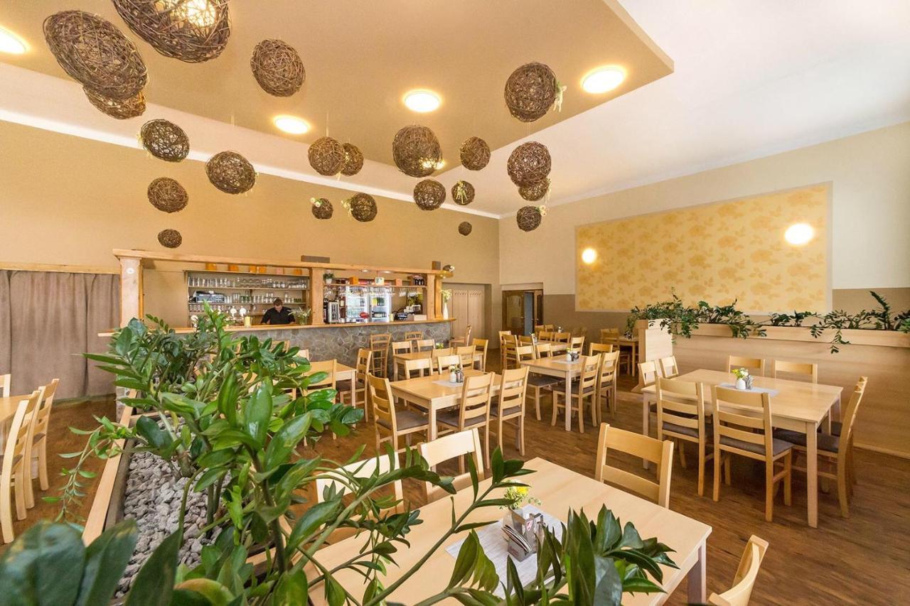 Hotel Racek Černá v Pošumaví Екстериор снимка